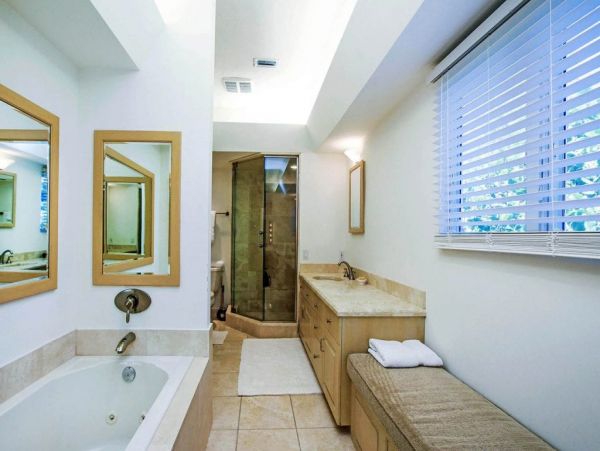 Captiva Vacation Rental Home Three Bedrooms With Shared Pool