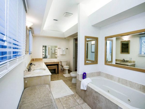 Captiva Vacation Rental Home Three Bedrooms With Shared Pool