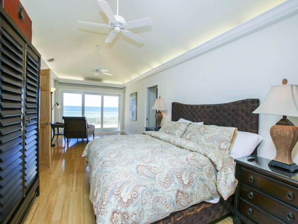 Captiva Vacation Rental Home Three Bedrooms With Shared Pool