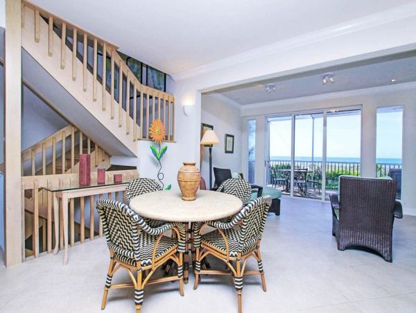 Captiva Vacation Rental Home Three Bedrooms With Shared Pool