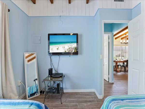 Anna Maria Vacation Duplex Sleeps 4 Guests