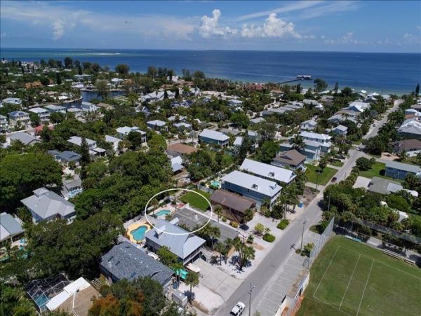 Anna Maria Vacation Duplex Sleeps 4 Guests