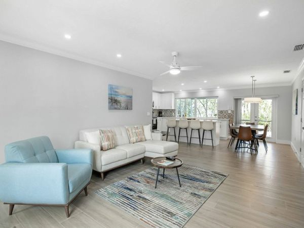 Short Walk to Beach 4 Bedroom Sanibel Vacation Home