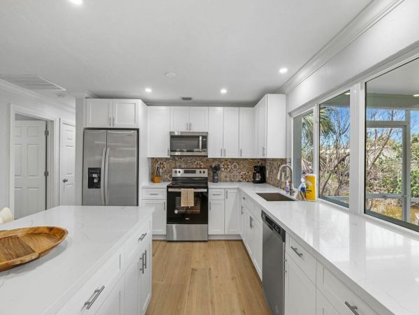 Short Walk to Beach 4 Bedroom Sanibel Vacation Home