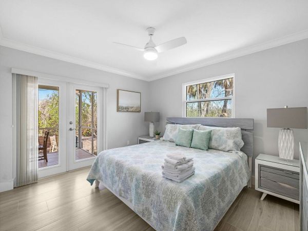 Short Walk to Beach 4 Bedroom Sanibel Vacation Home