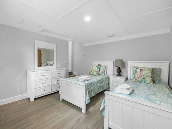 Short Walk to Beach 4 Bedroom Sanibel Vacation Home