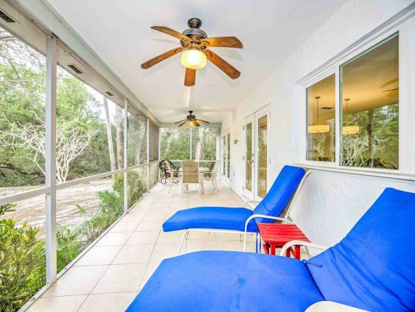 Short Walk to Beach 4 Bedroom Sanibel Vacation Home