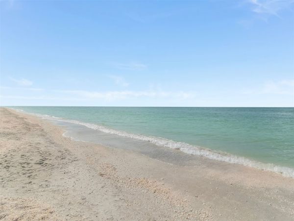 Short Walk to Beach 4 Bedroom Sanibel Vacation Home