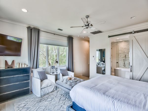 Luxurious 6- Bedrooms Walk to Beach Rental Home in Destin