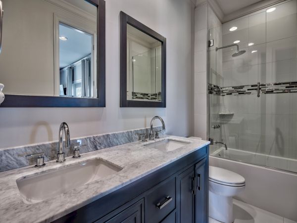 Luxurious 6- Bedrooms Walk to Beach Rental Home in Destin