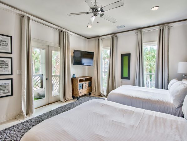 Luxurious 6- Bedrooms Walk to Beach Rental Home in Destin
