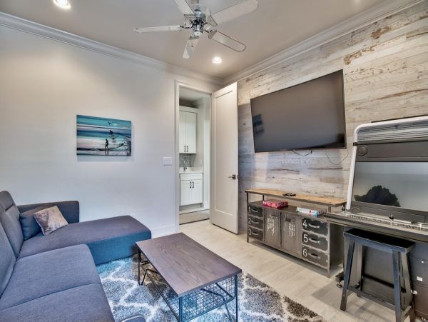 Luxurious 6- Bedrooms Walk to Beach Rental Home in Destin