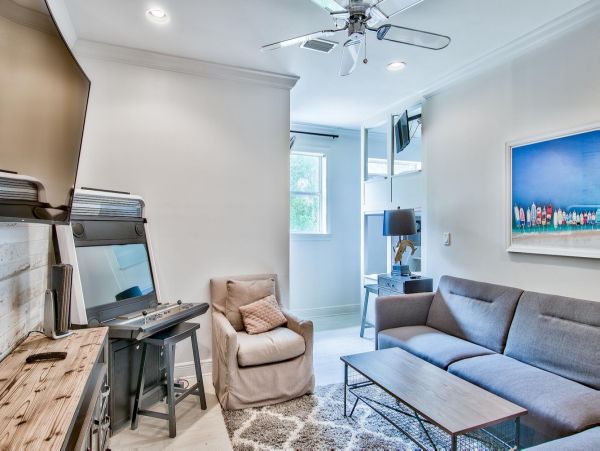 Luxurious 6- Bedrooms Walk to Beach Rental Home in Destin