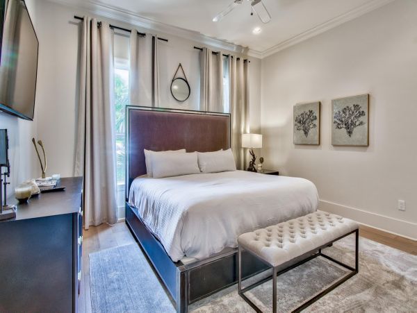 Luxurious 6- Bedrooms Walk to Beach Rental Home in Destin