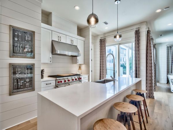 Luxurious 6- Bedrooms Walk to Beach Rental Home in Destin