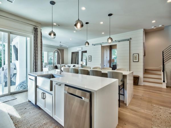 Luxurious 6- Bedrooms Walk to Beach Rental Home in Destin