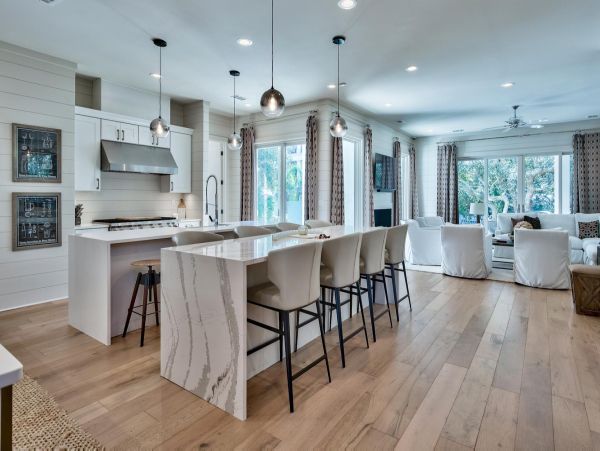 Luxurious 6- Bedrooms Walk to Beach Rental Home in Destin