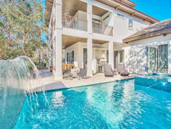 Luxurious 6- Bedrooms Walk to Beach Rental Home in Destin