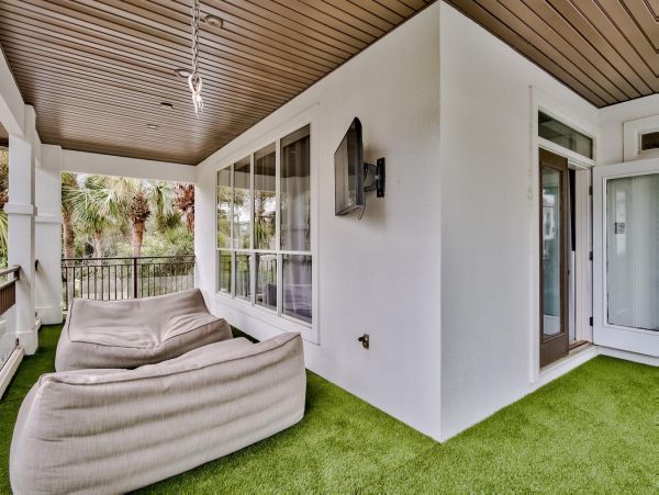 Luxurious 6- Bedrooms Walk to Beach Rental Home in Destin