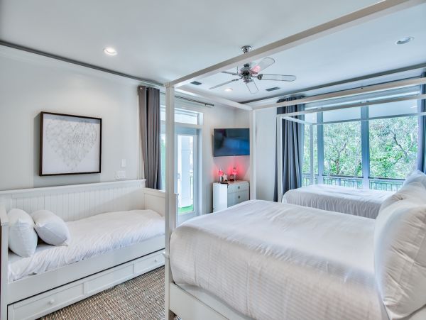 Luxurious 6- Bedrooms Walk to Beach Rental Home in Destin