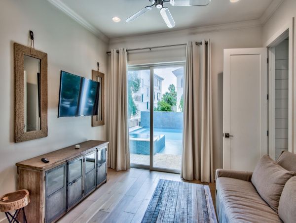 Luxurious 6- Bedrooms Walk to Beach Rental Home in Destin