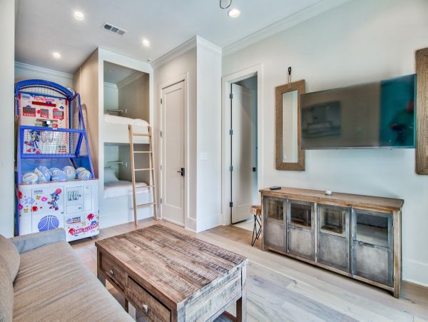 Luxurious 6- Bedrooms Walk to Beach Rental Home in Destin