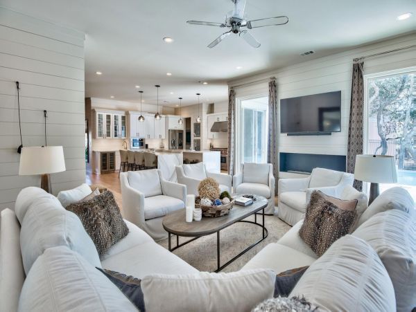 Luxurious 6- Bedrooms Walk to Beach Rental Home in Destin