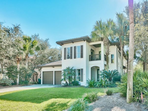 Luxurious 6- Bedrooms Walk to Beach Rental Home in Destin