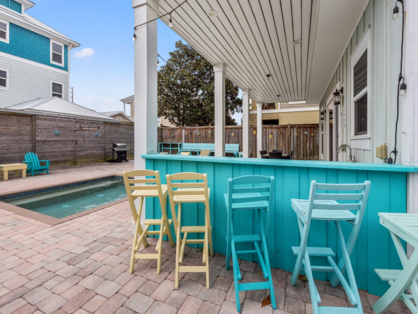 Spacious Sunny Family Home Sleeps 21 Guests with Plunge Pool