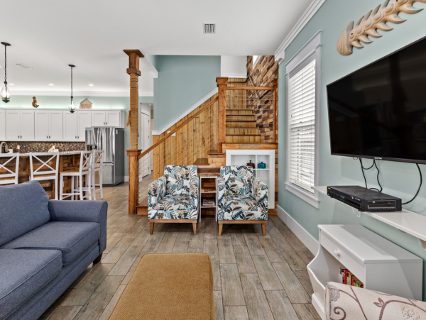 Spacious Sunny Family Home Sleeps 21 Guests with Plunge Pool