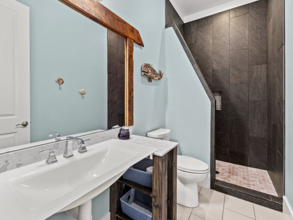 Spacious Sunny Family Home Sleeps 21 Guests with Plunge Pool