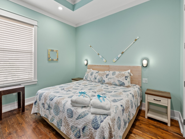 Spacious Sunny Family Home Sleeps 21 Guests with Plunge Pool