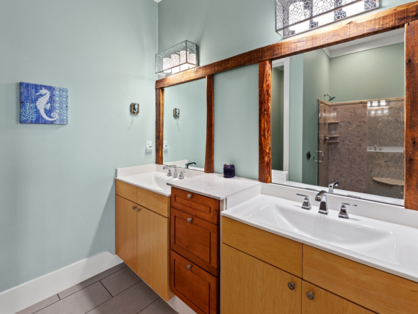 Spacious Sunny Family Home Sleeps 21 Guests with Plunge Pool