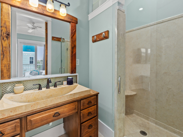 Spacious Sunny Family Home Sleeps 21 Guests with Plunge Pool
