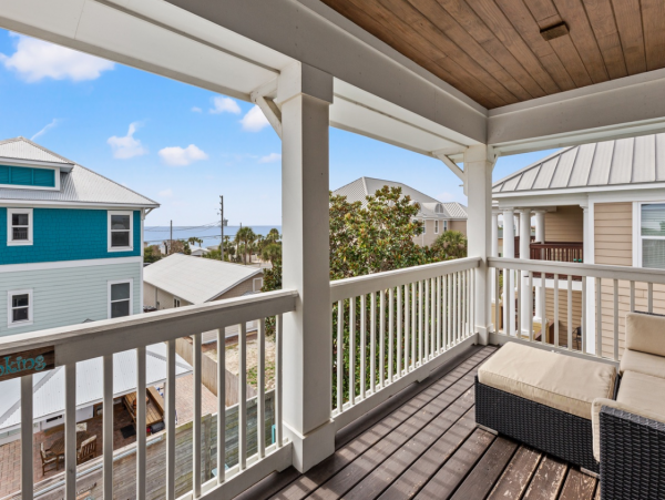 Spacious Sunny Family Home Sleeps 21 Guests with Plunge Pool
