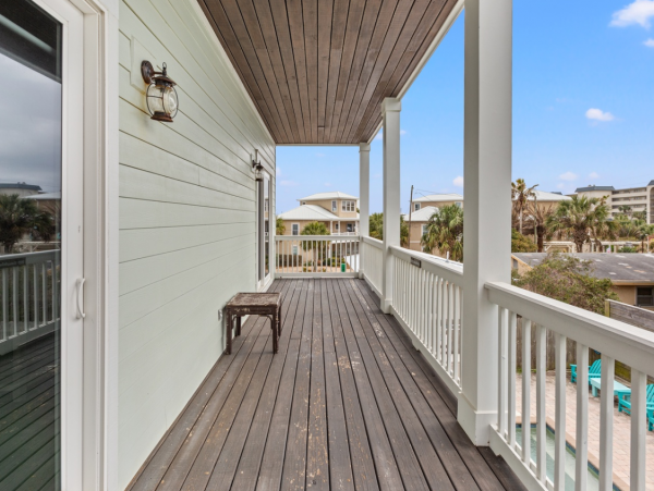Spacious Sunny Family Home Sleeps 21 Guests with Plunge Pool