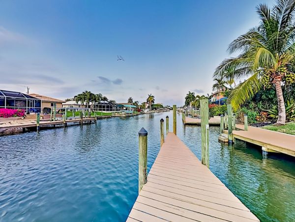 Cape Coral Luxury Vacation Rental Home 4 Bedrooms Sleeps 8