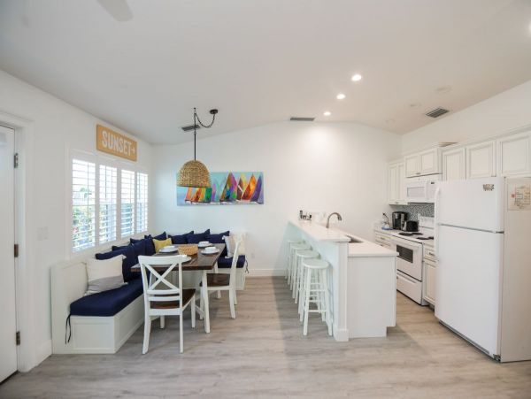 Holmes Beach 2 Bedroom Vacation Duplex with Shared Pool
