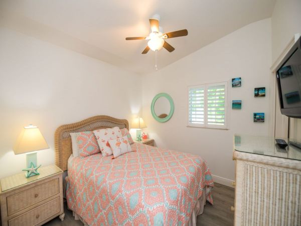 Holmes Beach 2 Bedroom Vacation Duplex with Shared Pool