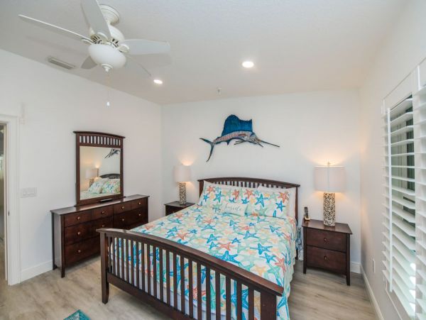 Holmes Beach 2 Bedroom Vacation Duplex with Shared Pool