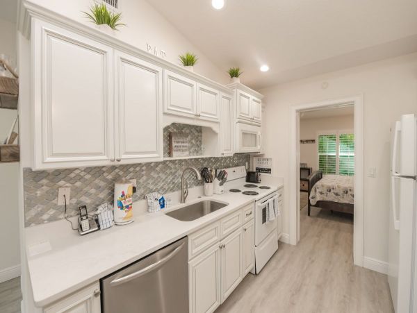 Holmes Beach Three Bedroom Duplex with Shared Pool Sleeps 6