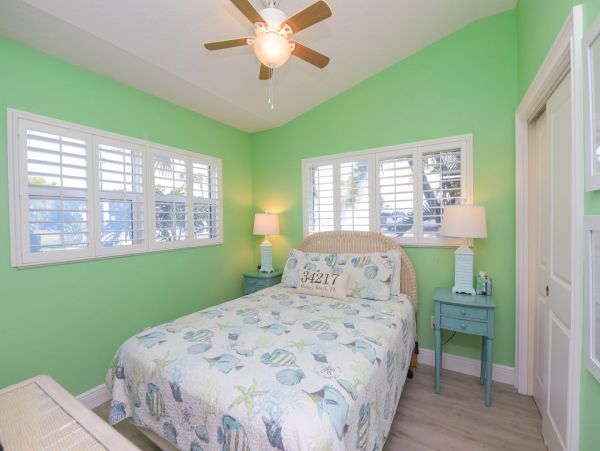 Holmes Beach Three Bedroom Duplex with Shared Pool Sleeps 6