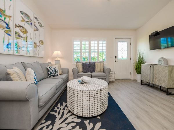 Holmes Beach Three Bedroom Duplex with Shared Pool Sleeps 6