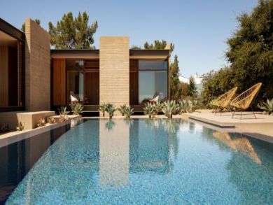 Secluded and Ultra Modern Vacation 4 Bedroom Home with Pool