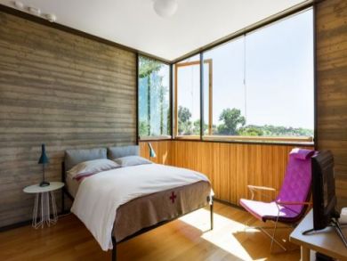 Secluded and Ultra Modern Vacation 4 Bedroom Home with Pool