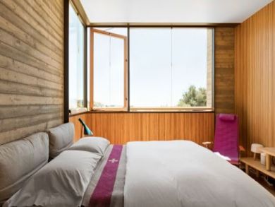 Secluded and Ultra Modern Vacation 4 Bedroom Home with Pool