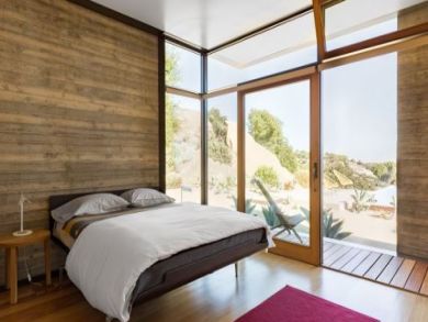Secluded and Ultra Modern Vacation 4 Bedroom Home with Pool