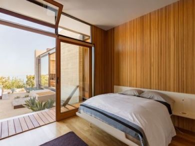 Secluded and Ultra Modern Vacation 4 Bedroom Home with Pool