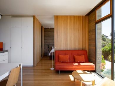 Secluded and Ultra Modern Vacation 4 Bedroom Home with Pool