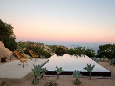 Secluded and Ultra Modern Vacation 4 Bedroom Home with Pool